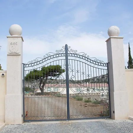 Hotel Domaine De Saint-obre *