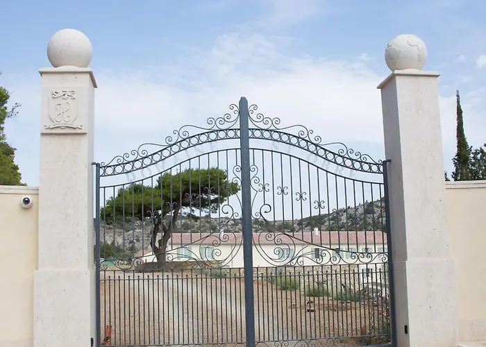 Hotel Domaine De Saint-obre *